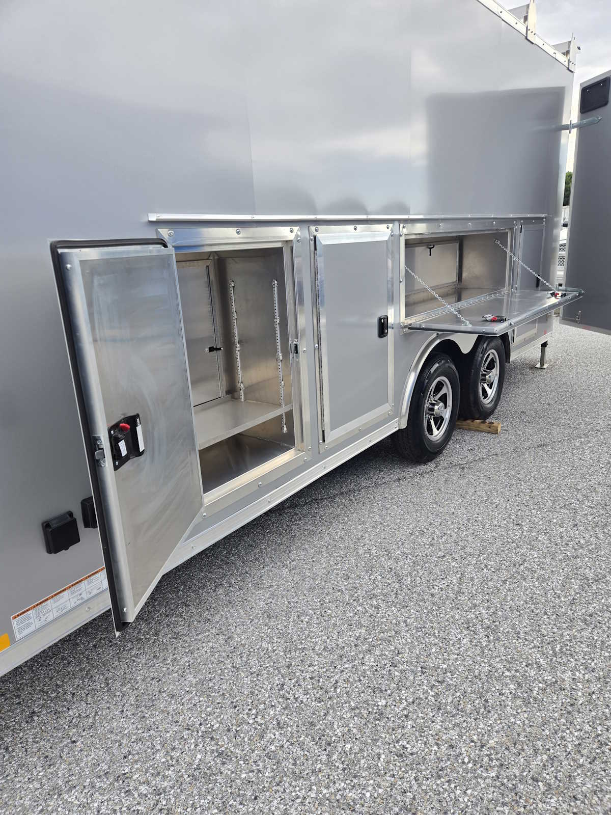 26_PACE_MH_SIDE_DOORS_SILV.jpg